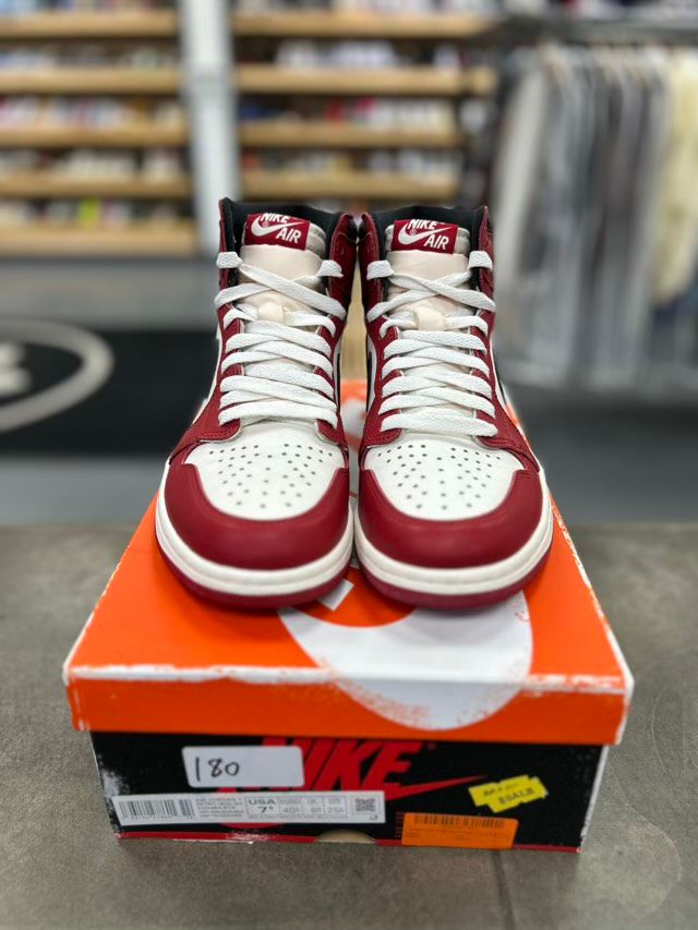 Jordan 1 Retro High OG Chicago Lost and Found - Preowned