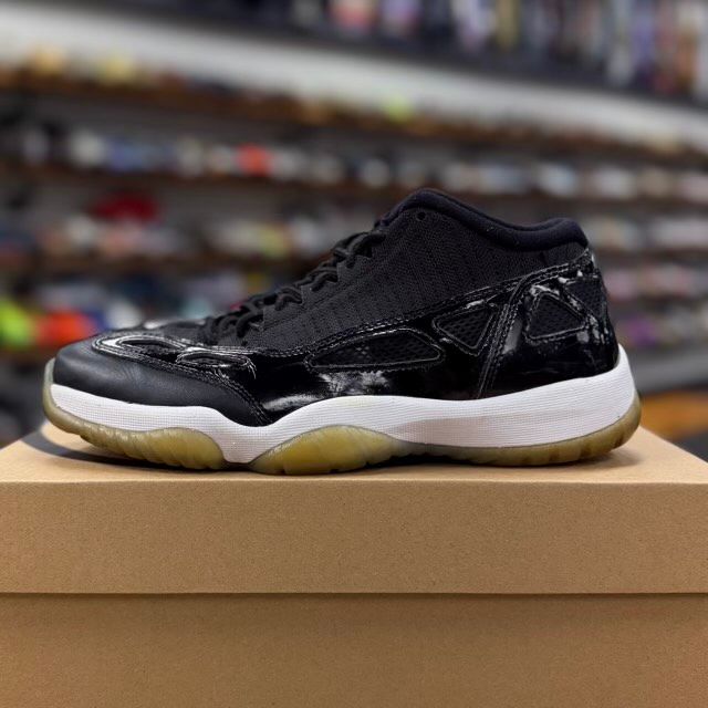 Jordan 11 Retro Low IE Space Jam - Preowned