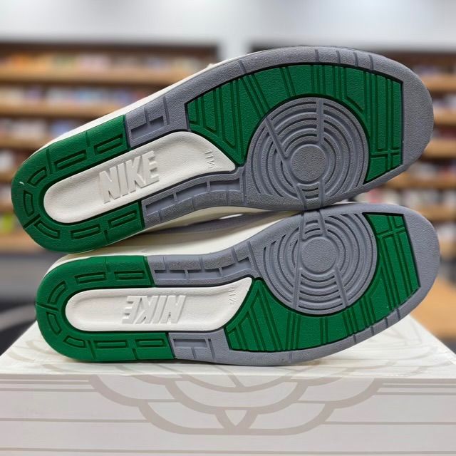 Jordan 2 Retro Lucky Green - Preowned