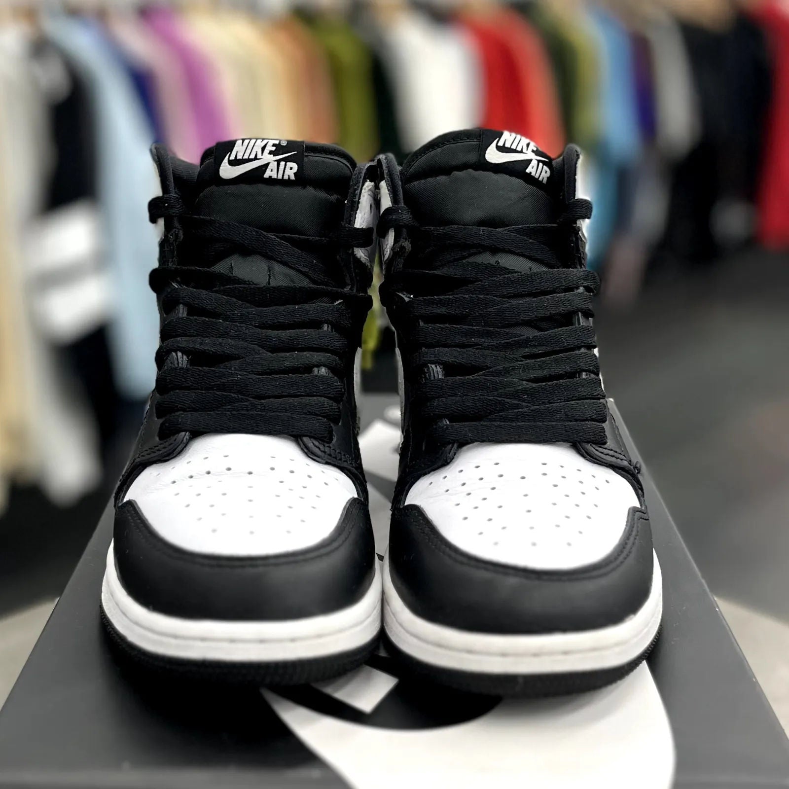 Jordan 1 Retro High OG Black White (GS) - Preowned