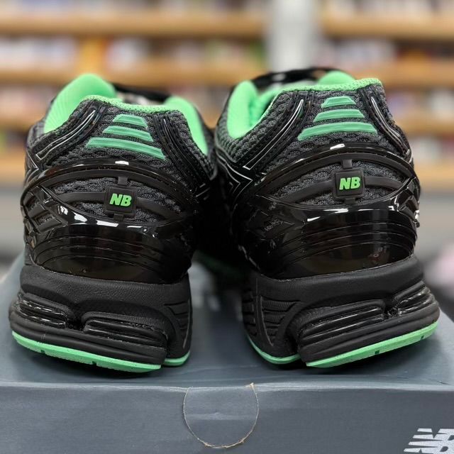 New Balance 1906R Dark Silver Metallic Lab Green - Preowned