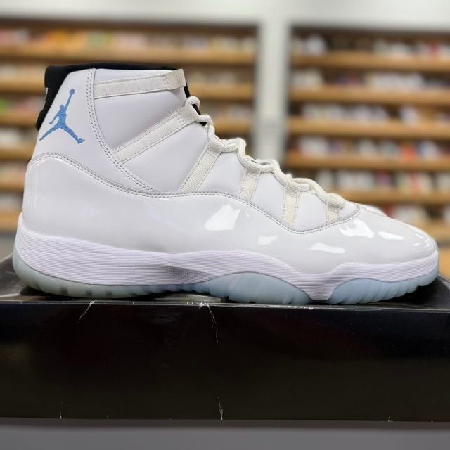 Jordan 11 Retro Legend Blue (2024) - Preowned
