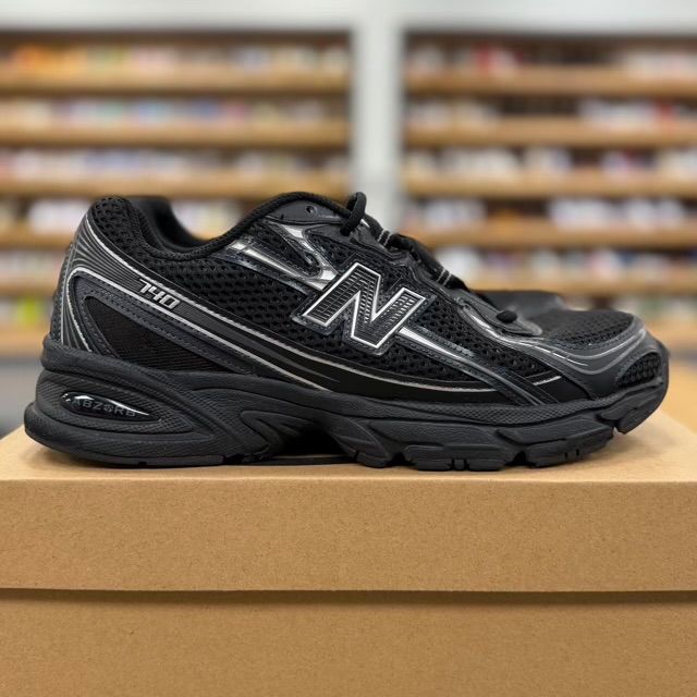 New Balance 740v2 Black Grey Silver - Preowned