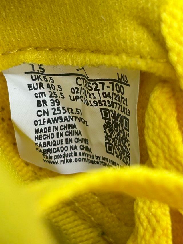 Jordan 4 Retro Lightning (2021) - Preowned