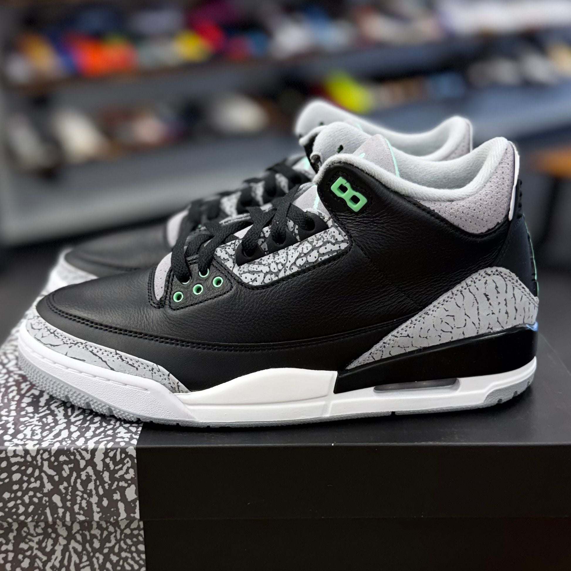 BRAND NEW STEAL - Jordan 3 Retro Green Glow
