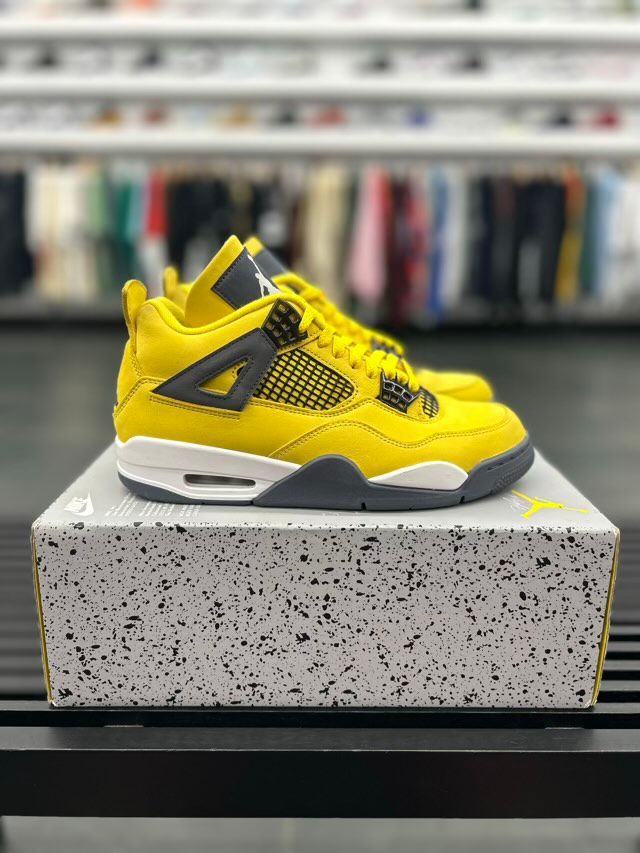 Jordan 4 Retro Lightning (2021) - Preowned