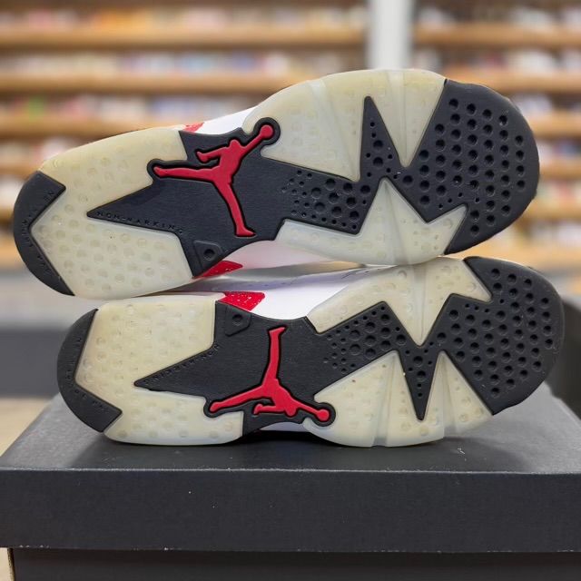Jordan 6 Retro Red Oreo (GS) - Preowned