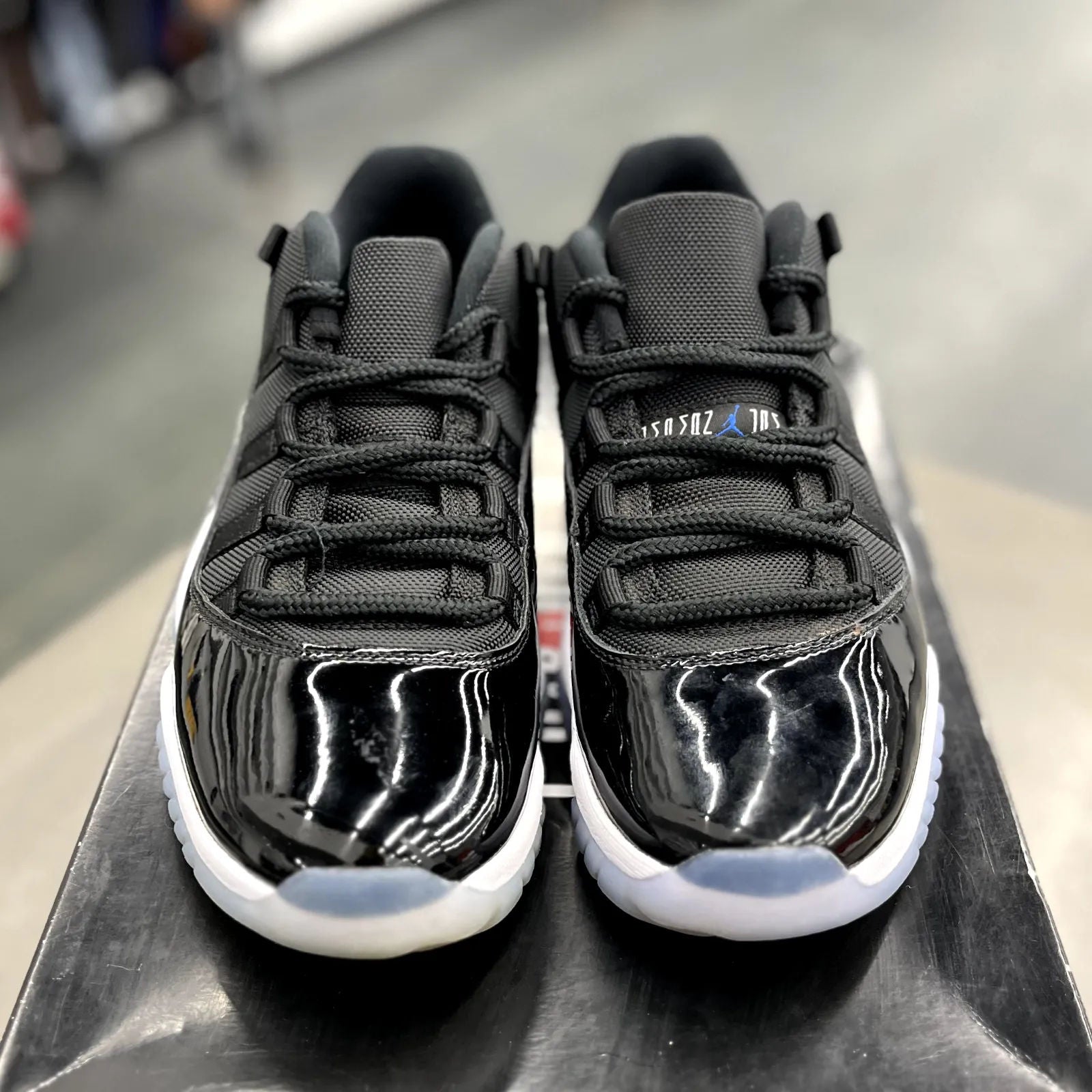 Jordan 11 Retro Low Space Jam - Preowned