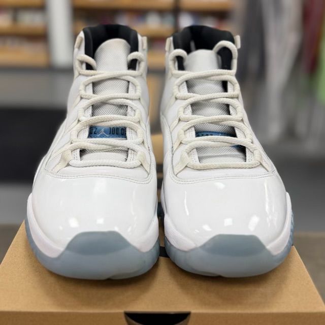 Jordan 11 Retro Legend Blue (2024) - Preowned