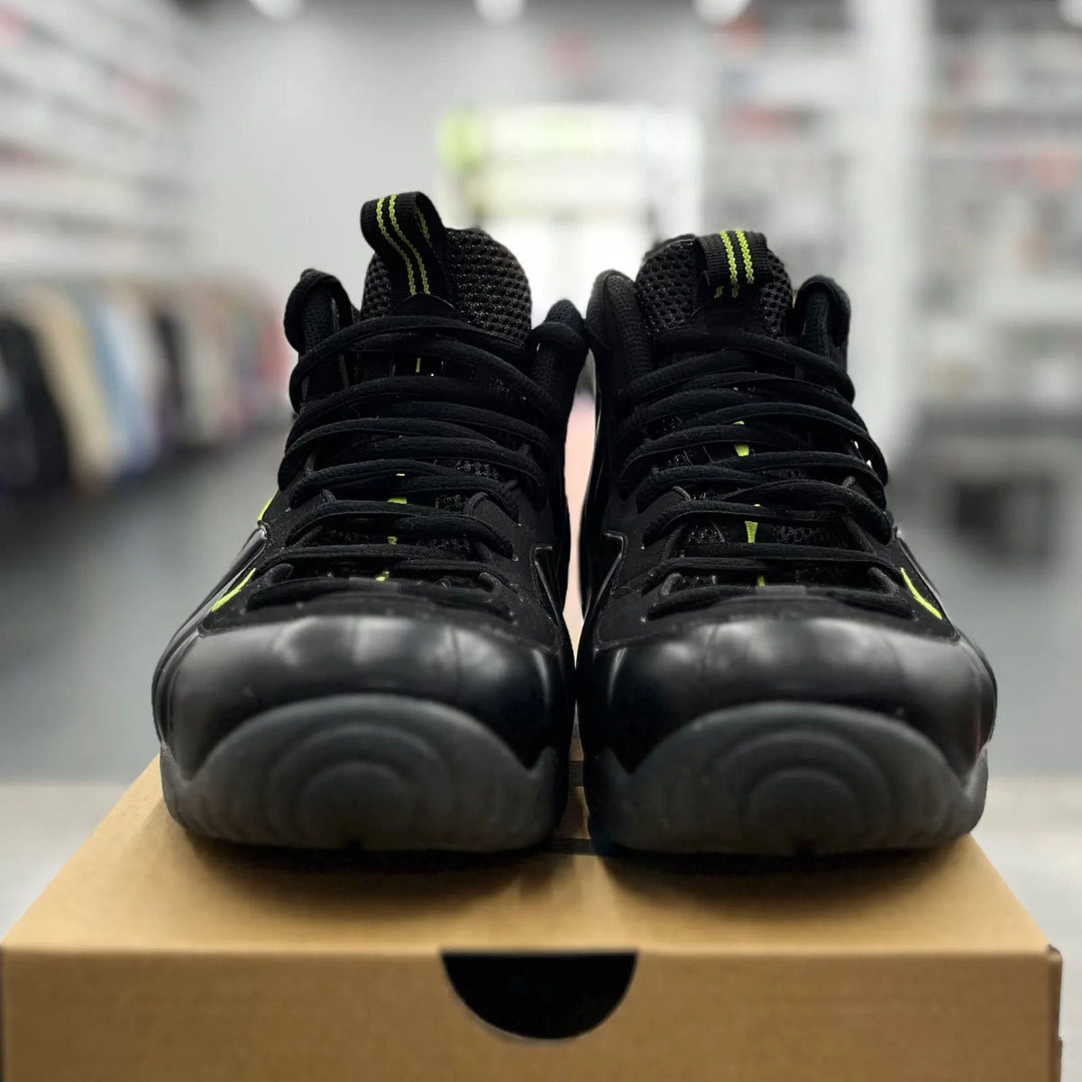 Nike Air Foamposite Pro Voltage (2026) - Preowned