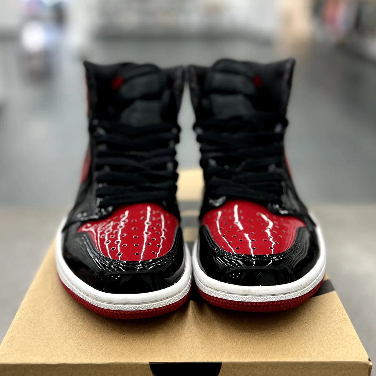 Jordan 1 Retro High OG Patent Bred - Preowned