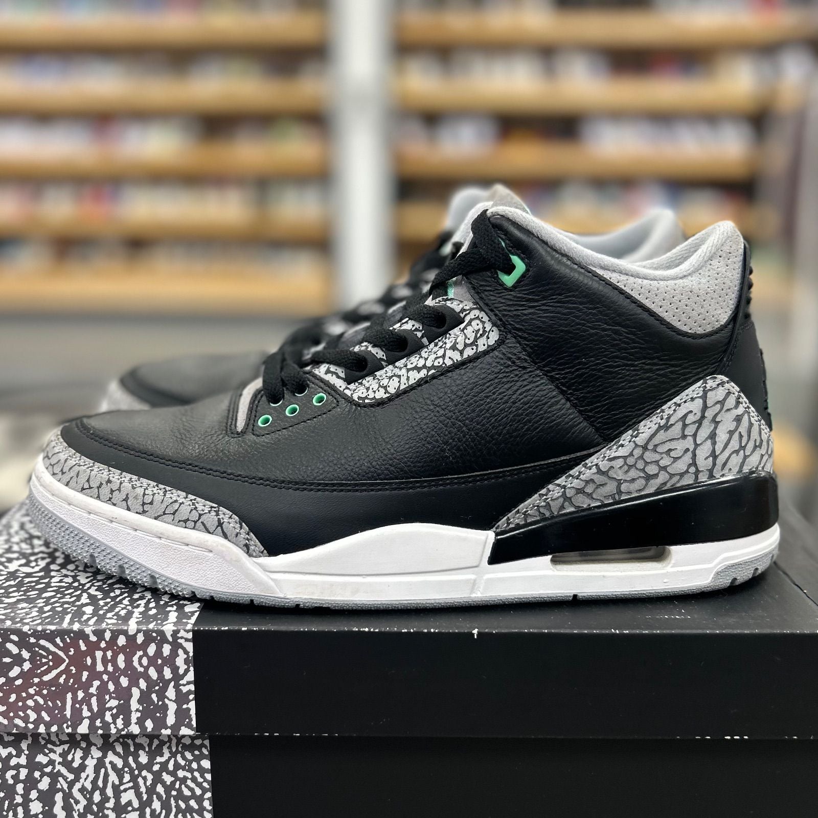 Jordan 3 Retro Green Glow - Preowned