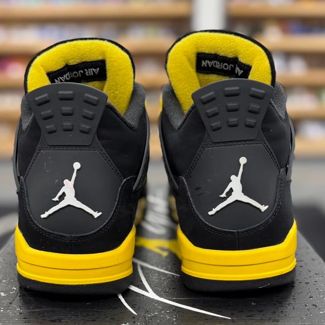 Jordan 4 Retro Thunder (2023) - Preowned