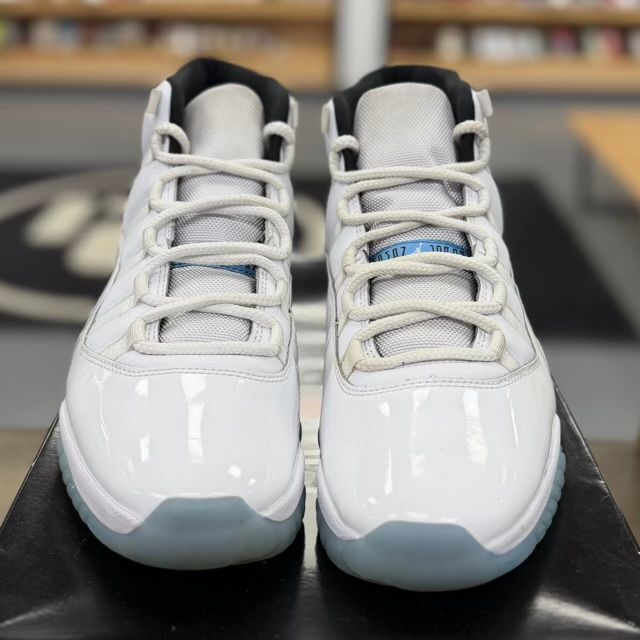 Jordan 11 Retro Legend Blue (2024) - Preowned