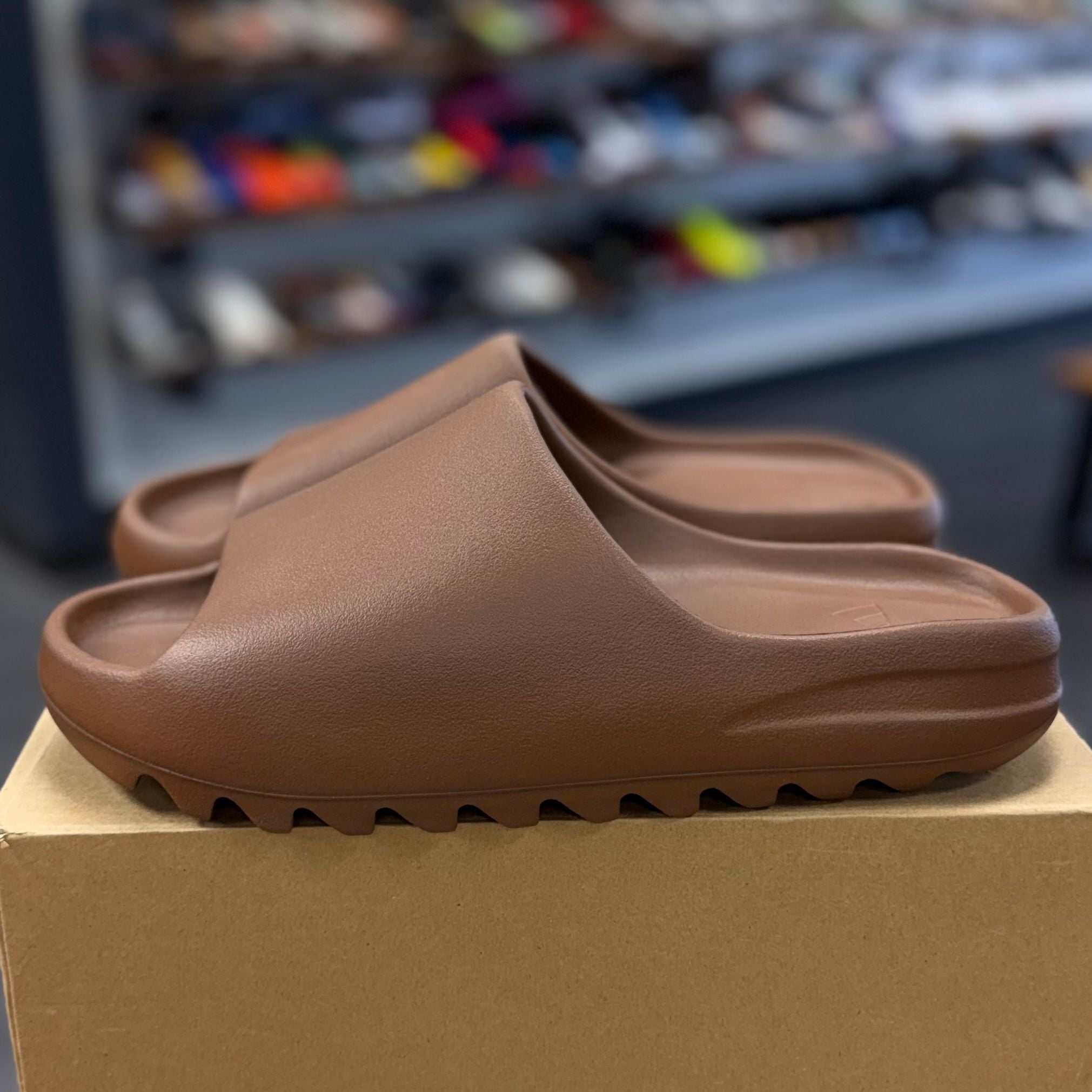 BRAND NEW STEAL - adidas Yeezy Slide Flax
