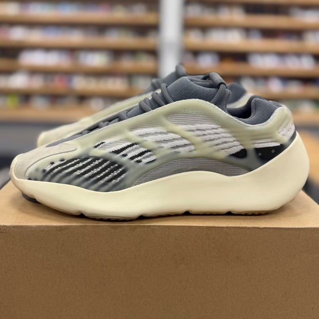 adidas Yeezy 700 V3 Fade Salt - Preowned