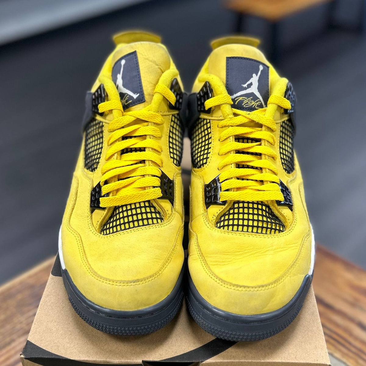 Jordan 4 Retro Lightning (2021) - Preowned