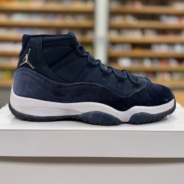 Jordan 11 Retro Midnight Navy (Women's) - Preowned