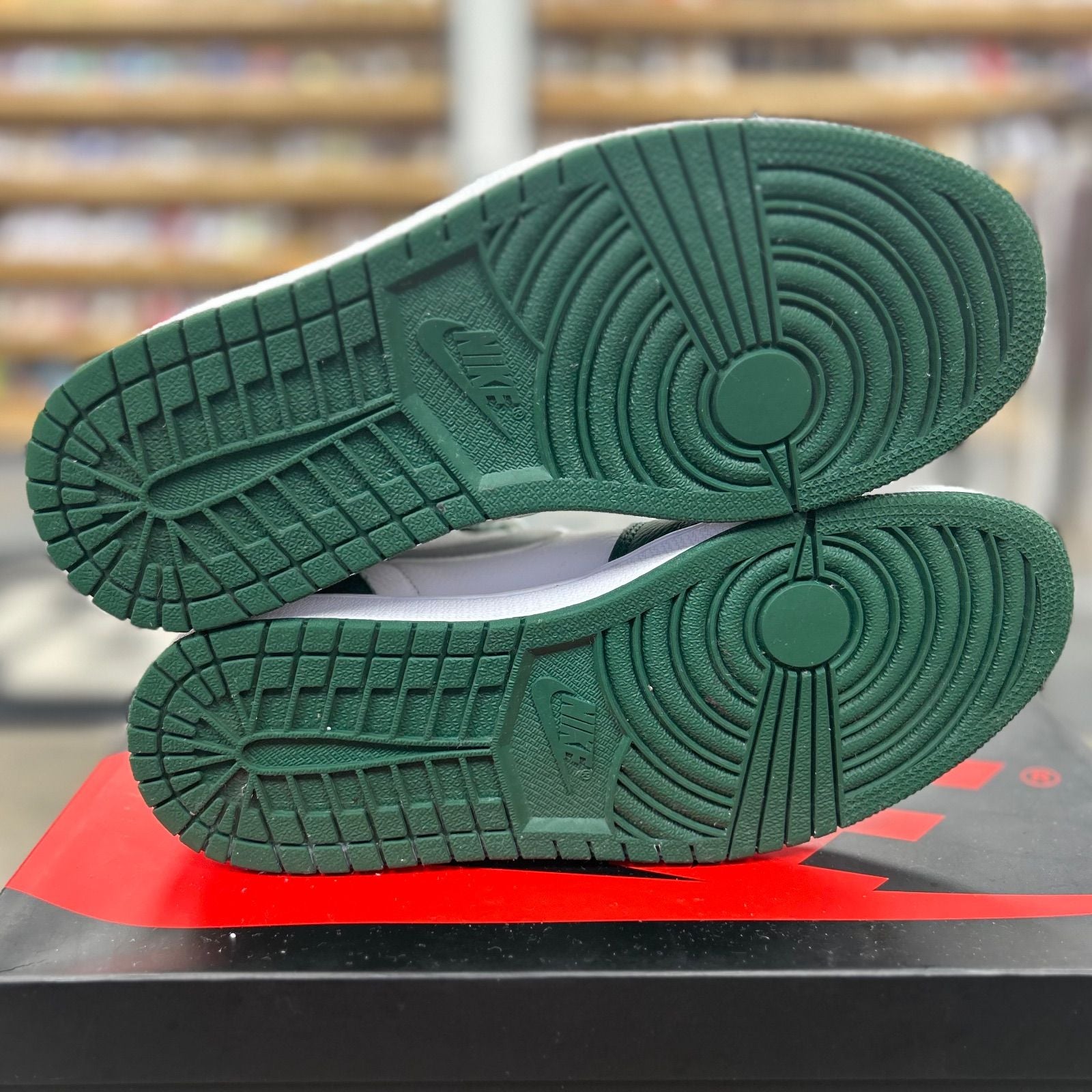 Jordan 1 Retro High OG Gorge Green - Preowned