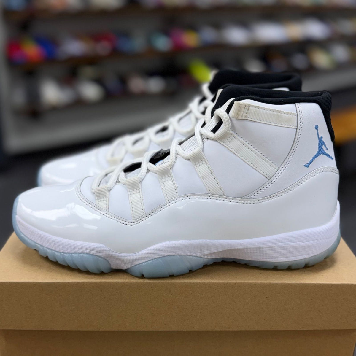 Jordan 11 Retro Legend Blue (2024) - Preowned