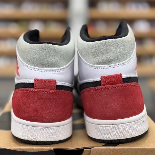 Jordan 1 Mid SE Red Black Toe - Preowned