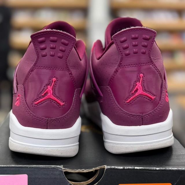 Jordan 4 Retro Valentine's Day (2019) (GS) - Preowned