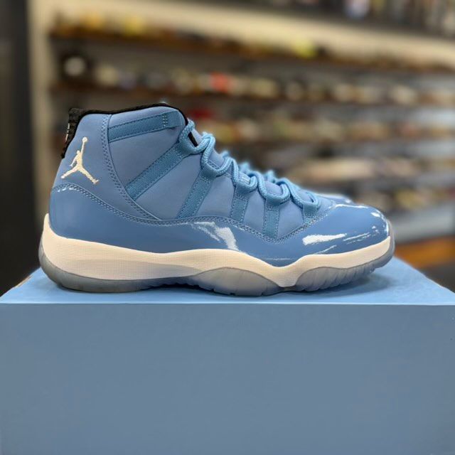 Jordan 11 Retro Pantone - Preowned