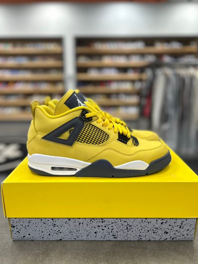 Jordan 4 Retro Lightning (2021) - Preowned