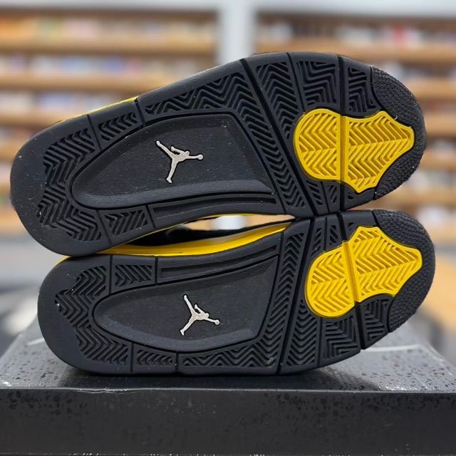 Jordan 4 Retro Thunder (2023) (GS) - Preowned