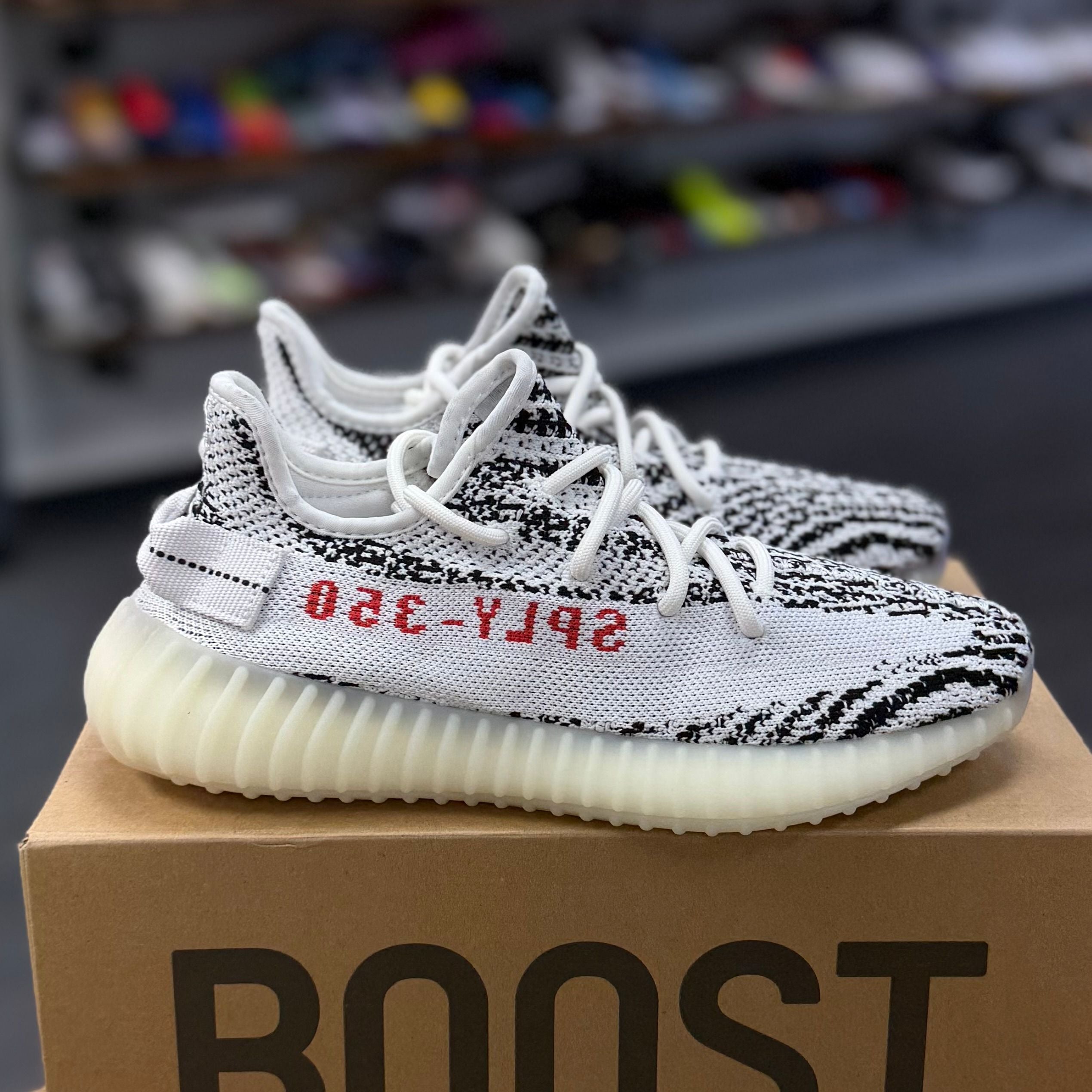 BRAND NEW STEAL - adidas Yeezy Boost 350 V2 Zebra