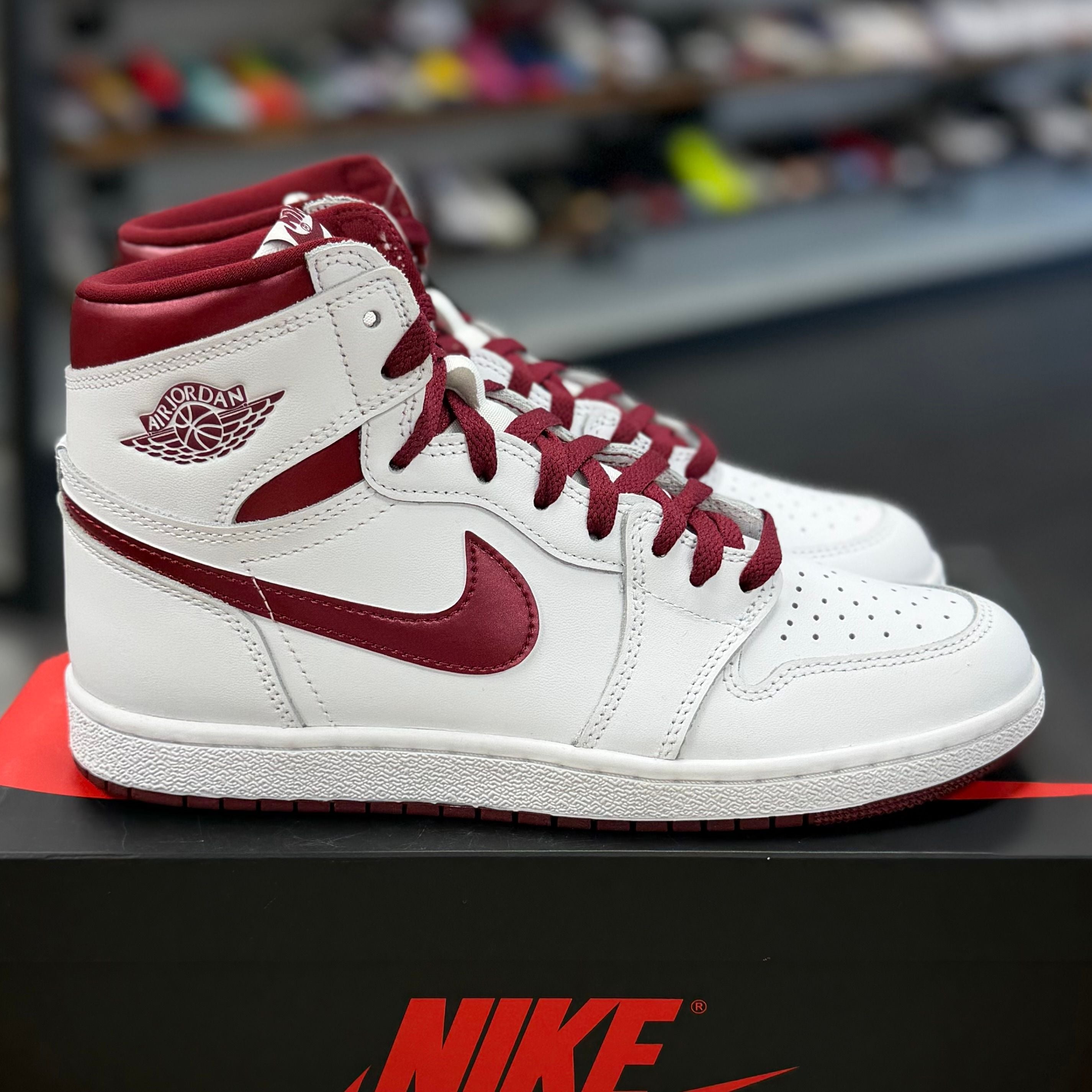 BRAND NEW STEAL - Jordan 1 Retro High '85 OG Metallic Burgundy