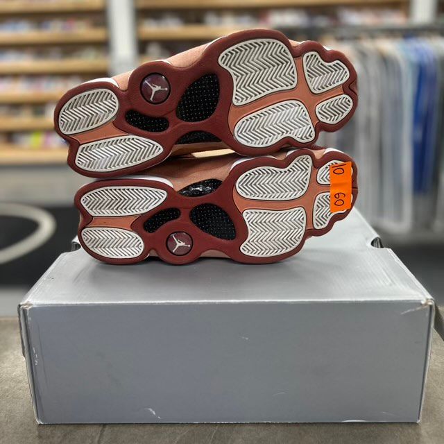 Jordan 13 Retro Dune Red - Preowned