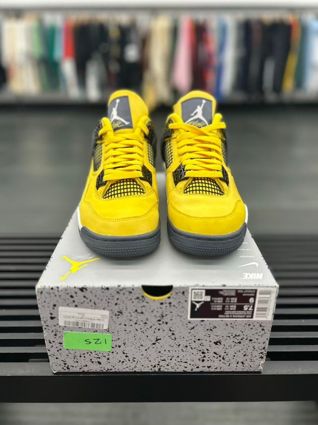 Jordan 4 Retro Lightning (2021) - Preowned