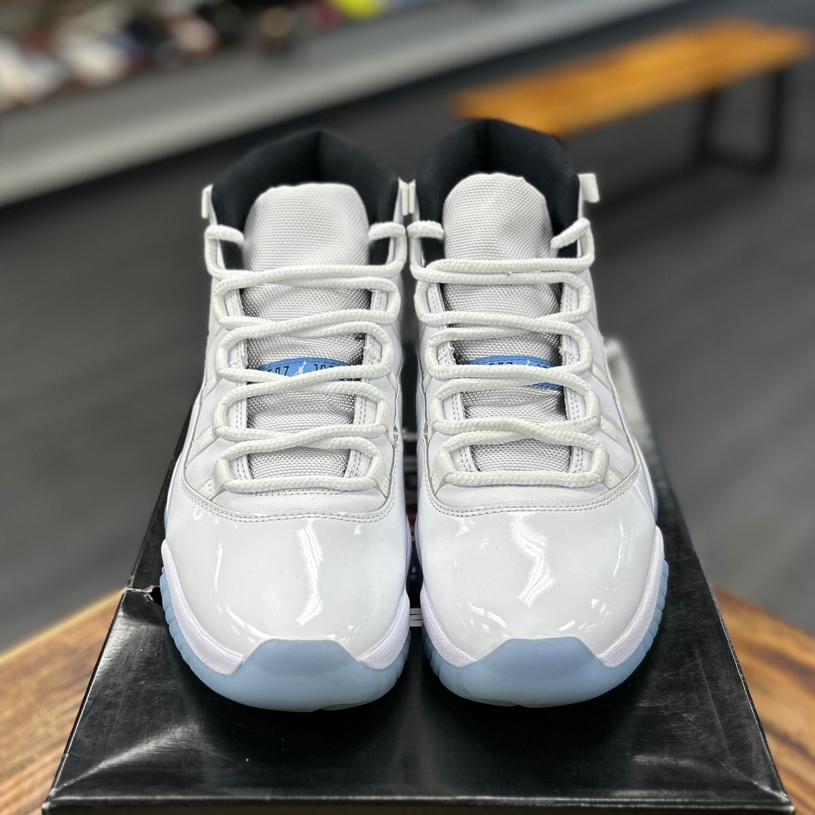 Jordan 11 Retro Legend Blue (2024) - Preowned