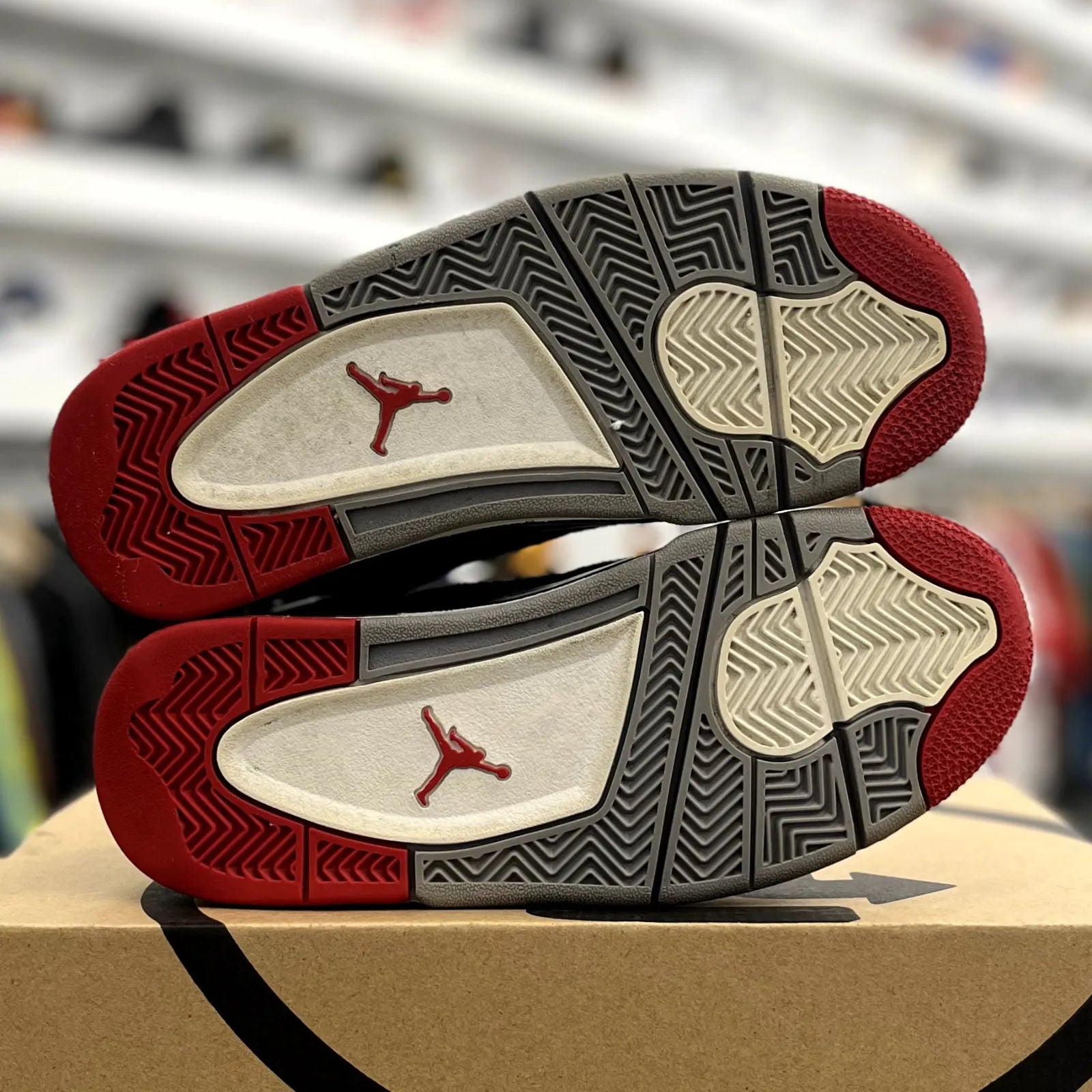 Jordan 4 Retro Bred (2019) (GS) - Preowned