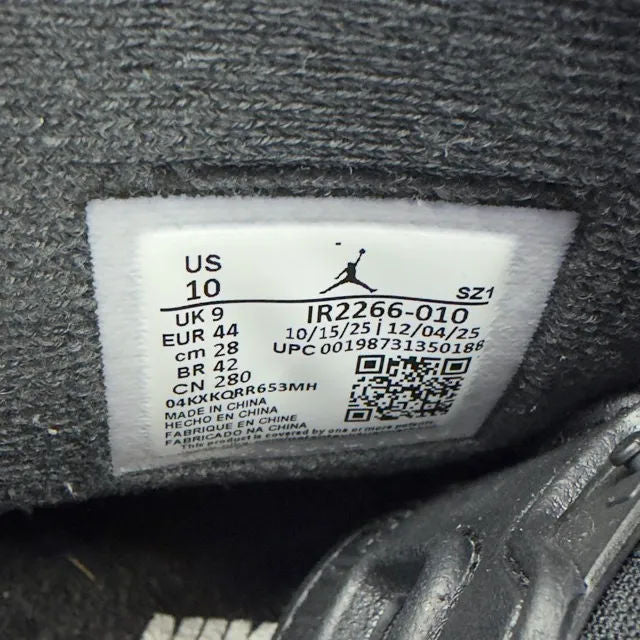 Jordan 6 Retro Cap and Gown - Preowned