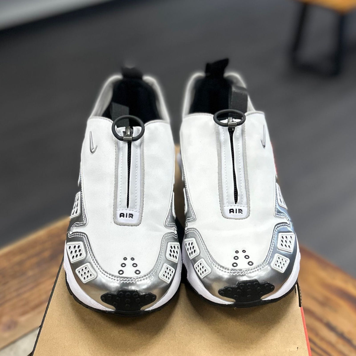 Nike Air Max Sunder SE White Metallic Silver (Women's) - Preowned