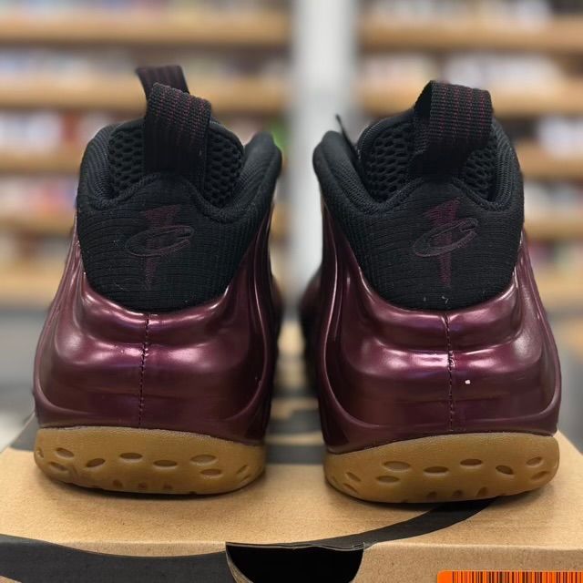 Nike Air Foamposite One Maroon - Preowned