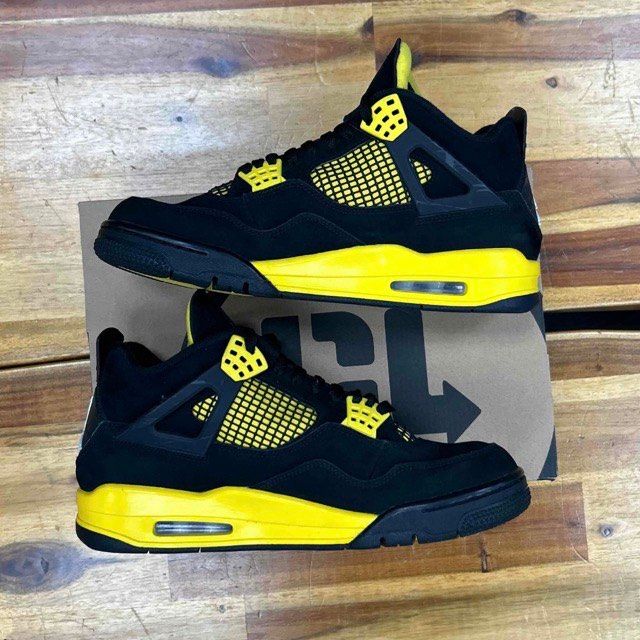 Jordan 4 Retro Thunder (2023) - Preowned