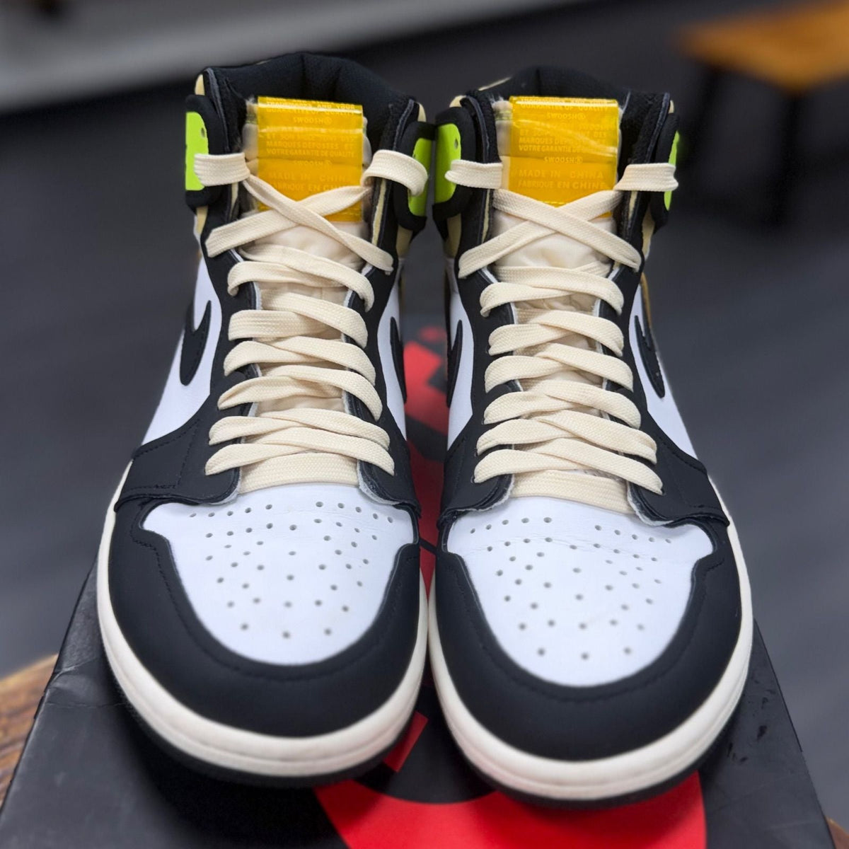 Jordan 1 Retro High White Black Volt University Gold - Preowned