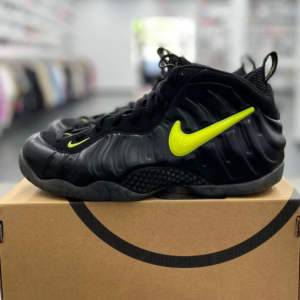 Nike Air Foamposite Pro Voltage (2026) - Preowned
