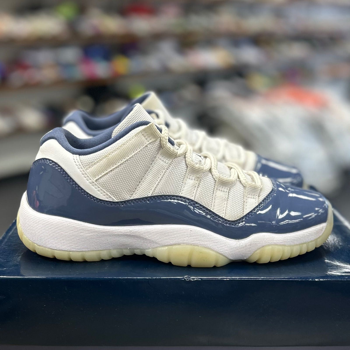 Jordan 11 Retro Low Diffused Blue (GS) - Preowned