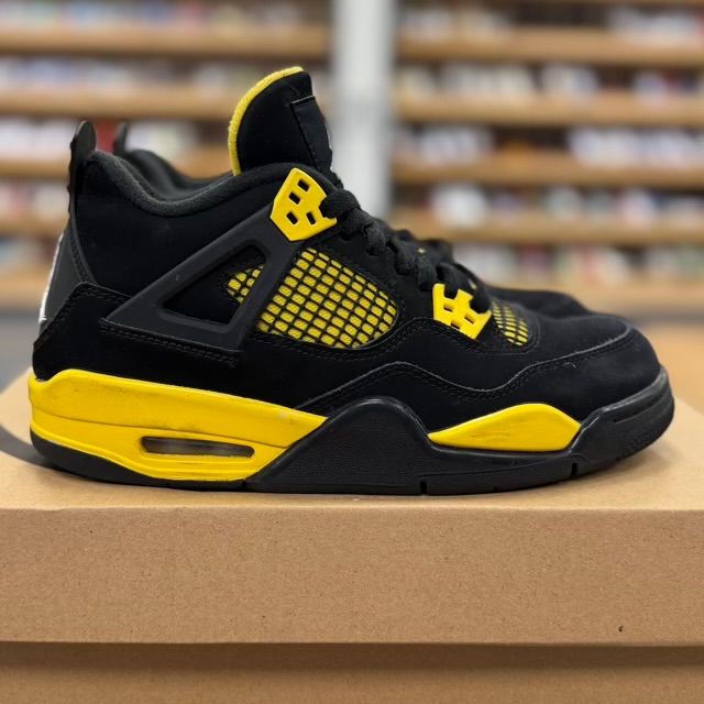 Jordan 4 Retro Thunder (2023) (GS) - Preowned