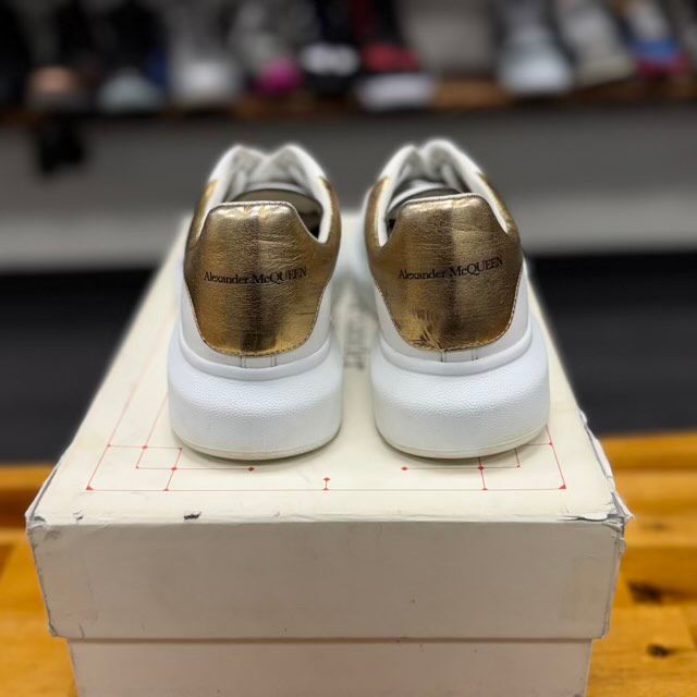 Alexander McQueen Oversized Light Gold - Preowned