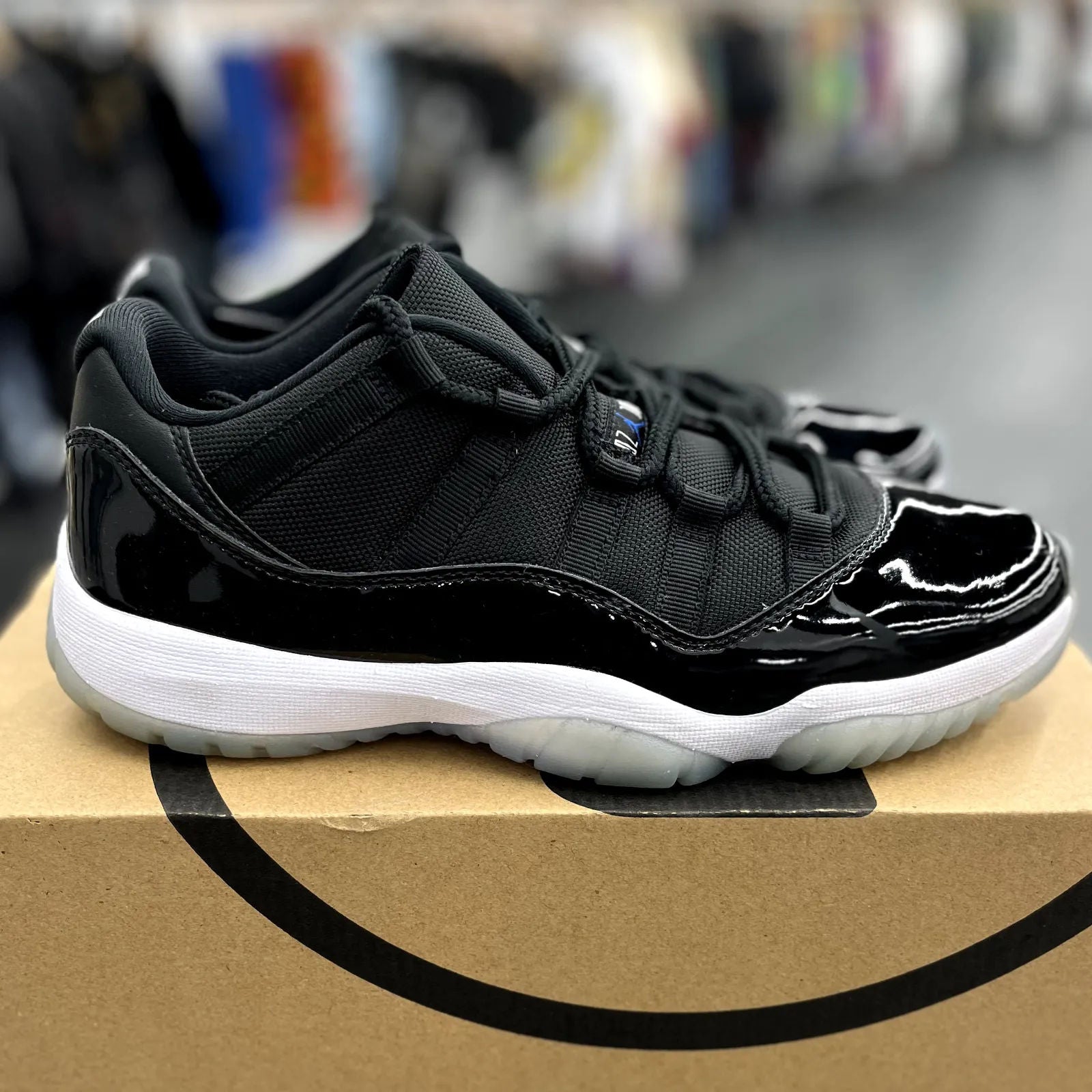 Jordan 11 Retro Low Space Jam - Preowned