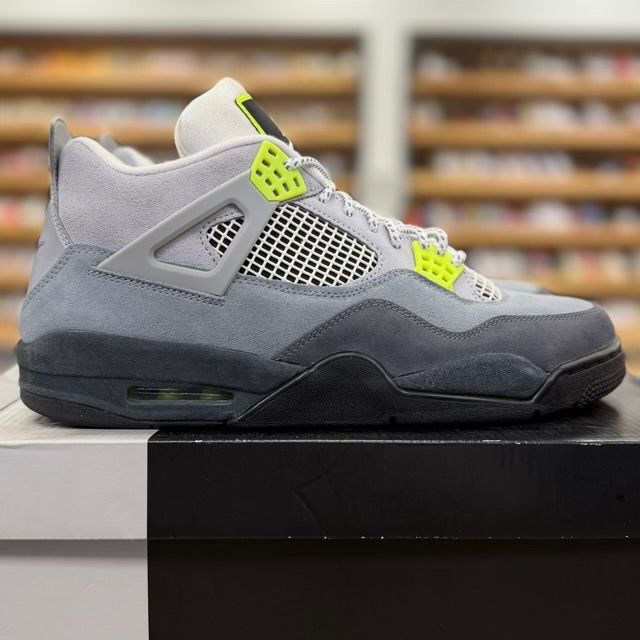 Jordan 4 Retro SE 95 Neon - Preowned