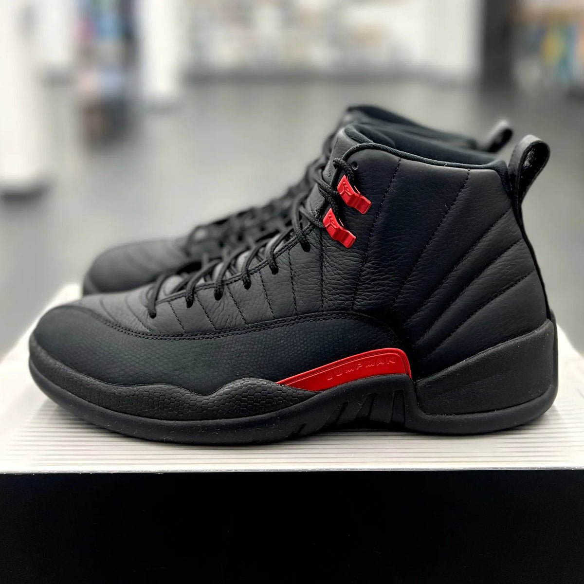 Jordan 12 Retro Bloodline - Preowned