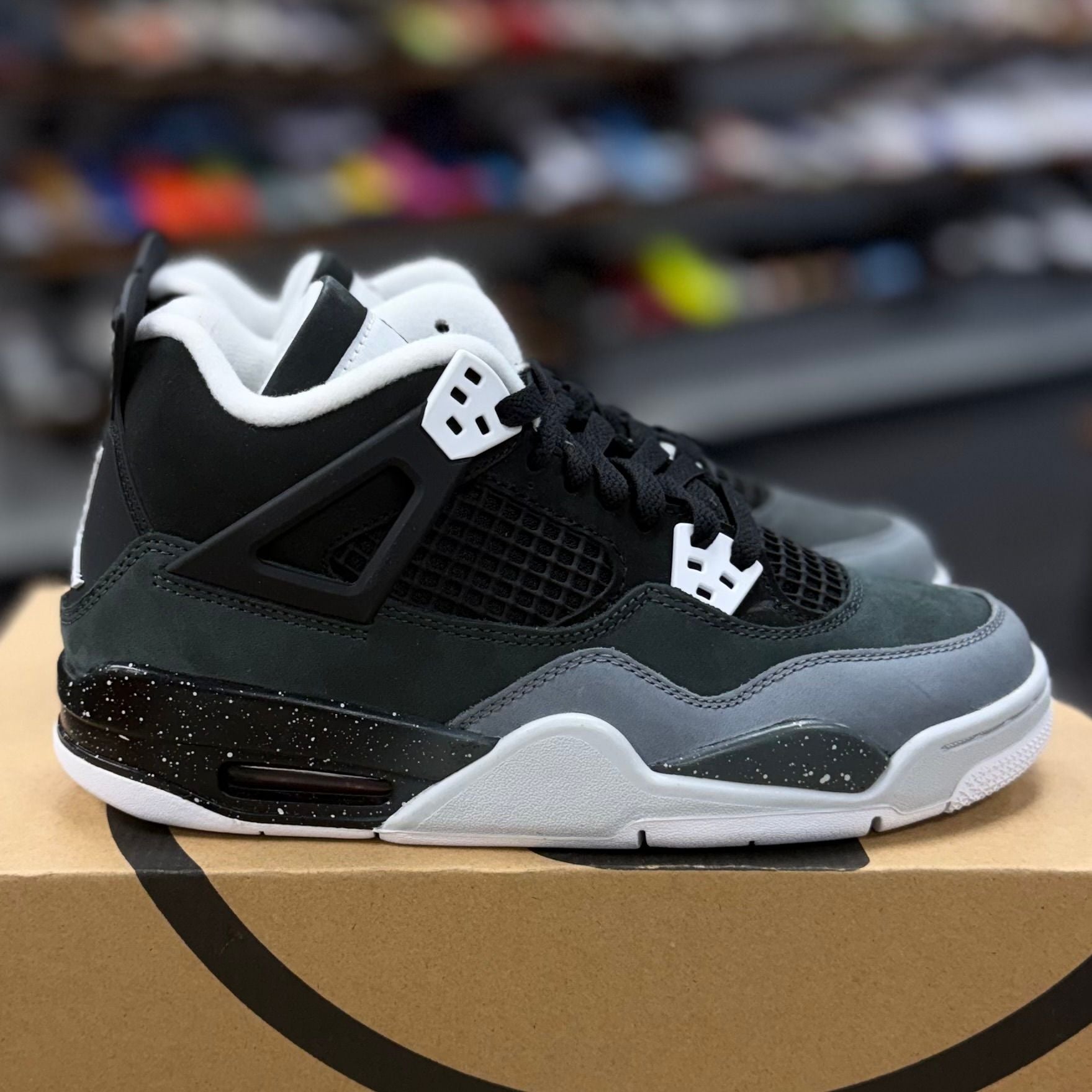 BRAND NEW STEAL - Jordan 4 Retro Fear (2024) (GS)