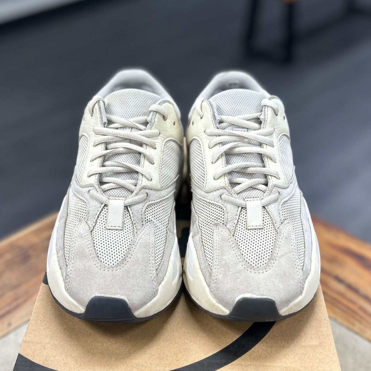 adidas Yeezy Boost 700 Analog - Preowned
