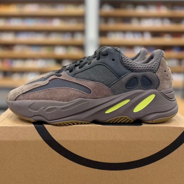 adidas Yeezy Boost 700 Mauve - Preowned